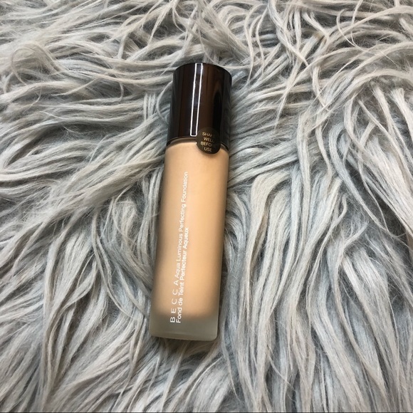 BECCA COSMETICS FOUNDATION- LIGHT - Picture 1 of 3